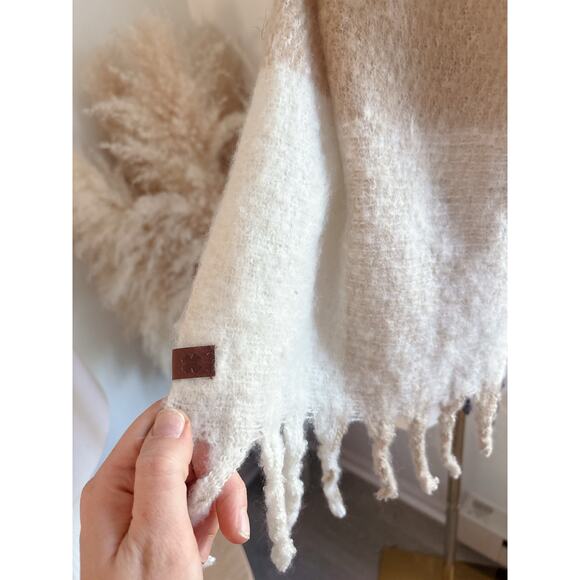 Lucky Brand Fall Plaid Fringe Blanket Scarf Warm Gray & Cream Winter - Picture 5 of 5